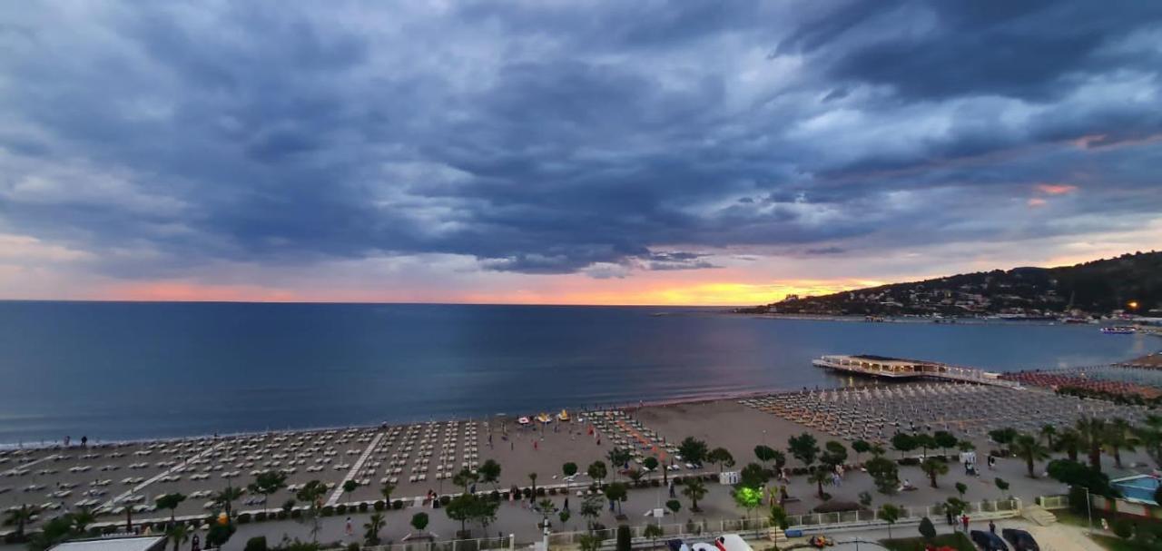 Nada Seaview Apartment Shengjin Bagian luar foto