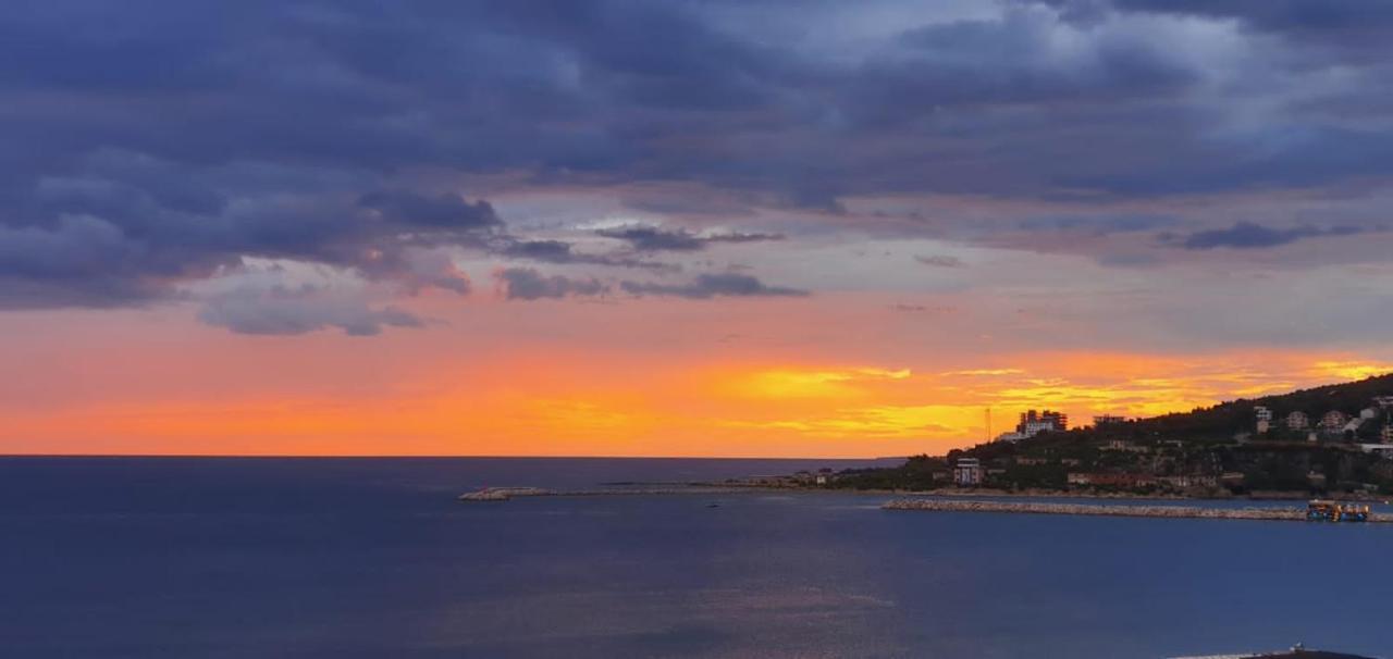 Nada Seaview Apartment Shengjin Bagian luar foto